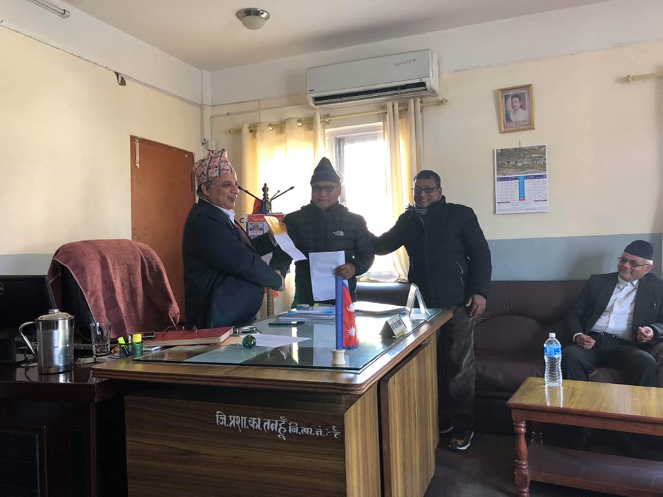 मिचिएकाे भूमि फिर्ताकाे माग गर्दै देजमाे तनहुँले बुझायाे ज्ञापनपत्र