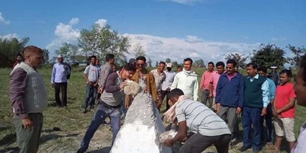 भारतीय हस्तक्षेपका विरुद्ध नेपाली जनताको प्रतिरोध, नेपाली भूमि मिचेर बनाइएको सीमा स्तम्भ तोडफोड