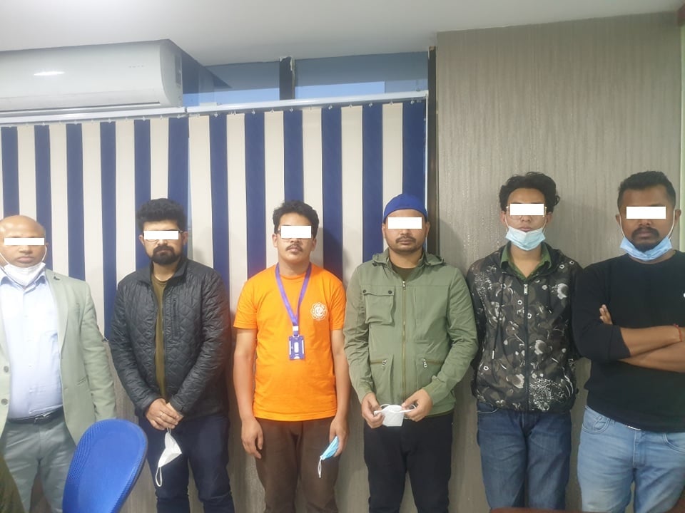 परीक्षण नै नगरी कोरोना निगेटिभ रिपोर्ट दिने ल्याबका सञ्चालकसहित आठ जना पक्राउ