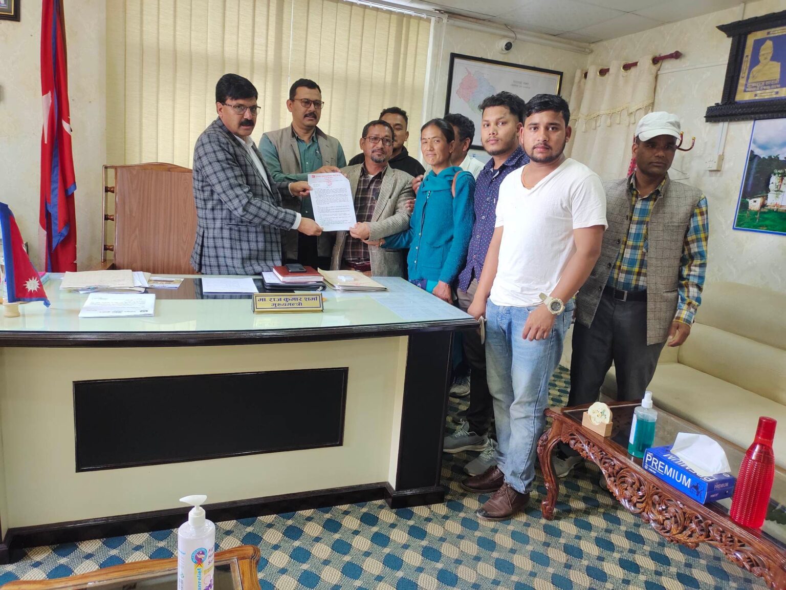 देशभक्त जन गणतान्त्रिक मोर्चाद्धारा ३५ बुँदे मागसहित मुख्यमन्त्रीलाई ज्ञापनपत्र