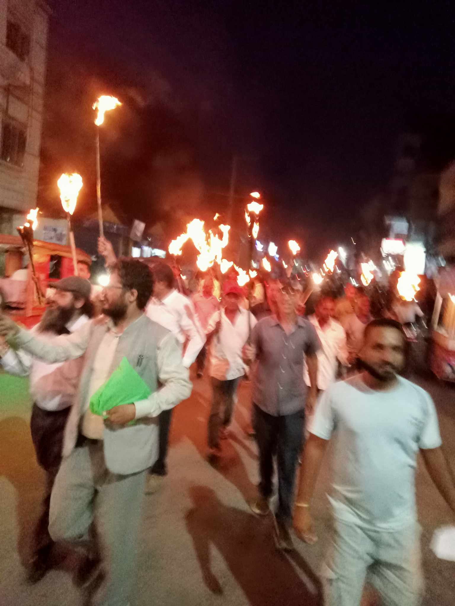 प्रहरी हस्तक्षेपकाे प्रतिराेध गर्दै विराटनगरमा क्रान्तिकारी कम्युनिस्ट पार्टीको मशाल जुलुस प्रदर्शन (फाेटाेफिचर)