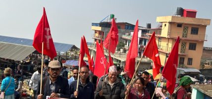 भोजपुरको ट्याम्केमैयु गापाका अध्यक्षसहितका जनप्रतिनिधिसँग अन्तरक्रिया, जनभेटघाट र भित्तेलेखन गर्दै १ नं. अभियान टोली खोटाङ प्रवेश