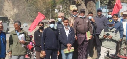 धादिङवेशीमा ८ न.ं व्यूरोको जनसम्बन्ध विस्तार अभियानको टोली