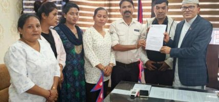 दलित मोर्चा काठमाडौंद्वारा प्रधानमन्त्रीलाई ज्ञापनपत्र