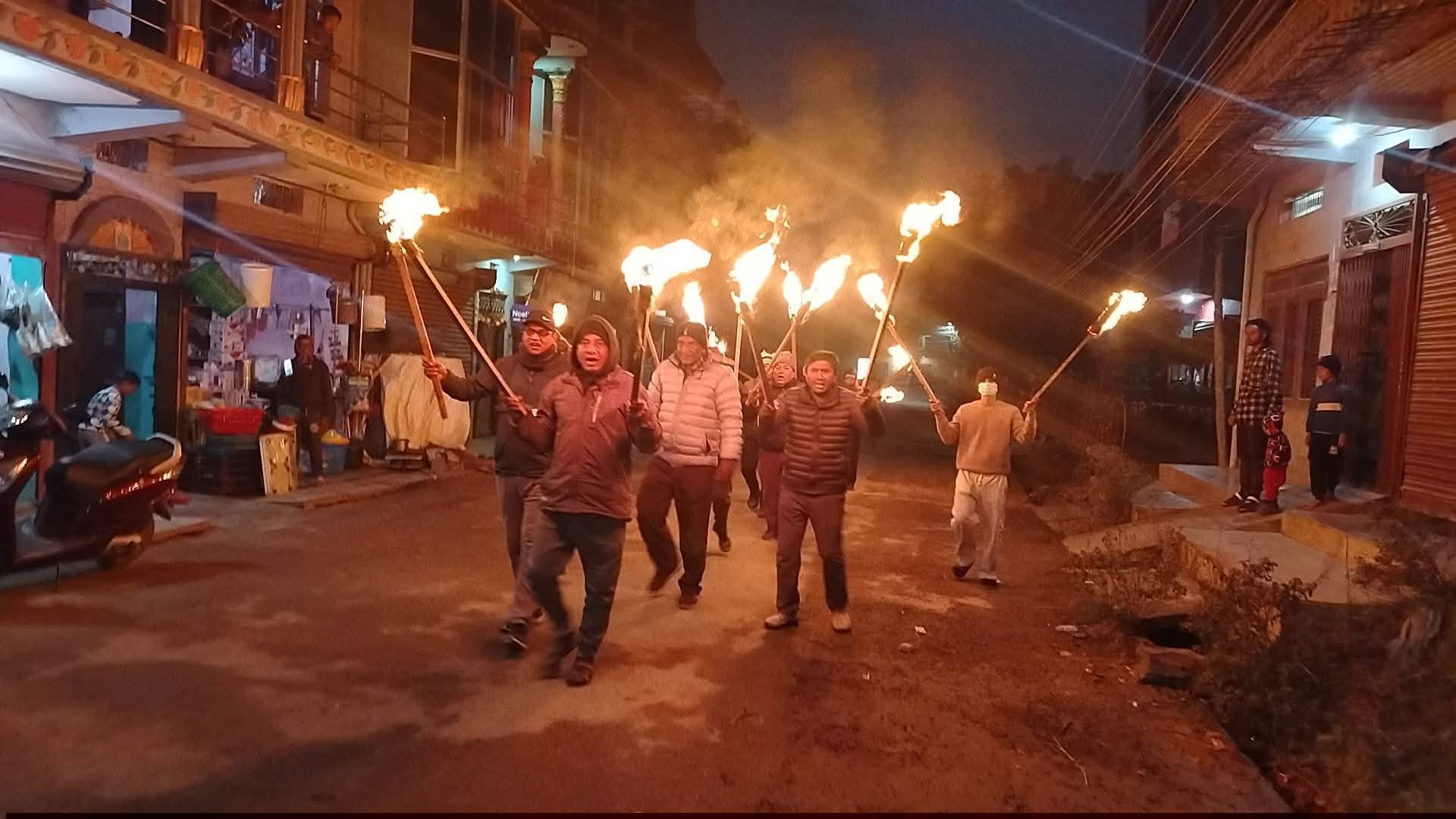 प्रहरी हस्तक्षेपबीच संयुक्त संर्घष समिति नवलपरासीद्वारा जिल्लाका तीन स्थानमा मशाल जुलुस(फोटो फिचर)
