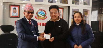गुल्मीमा पहिलोपटक अंगीकृत नागरिकता वितरण