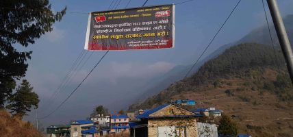 सोलुको नेचामा टाँगियो निर्वाचन बहिस्कारको ब्यानर