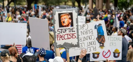 डोनाल्ड ट्रम्प र उनको प्रशासनका नीतिविरुद्ध ३,००० भन्दा बढी स्थानमा विशाल प्रदर्शन डोनाल्ड ट्रम्प र उनको प्रशासनका नीतिविरुद्ध ३,००० भन्दा बढी स्थानमा विशाल प्रदर्शन