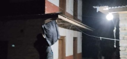 उम्मेदवारको घरमा निर्वाचन बहिस्कारको कालो झण्डा