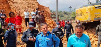 इट्टाभट्टाको पर्खाल भत्किंदा एक जनाको मृत्यु, ४ जना घाइते