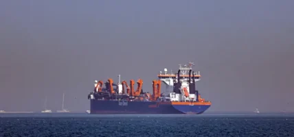 आक्रमण नरोकिए खाडीबाट एक लिटर तेल पनि बाहिर जान दिँदैनौँ ः इरान