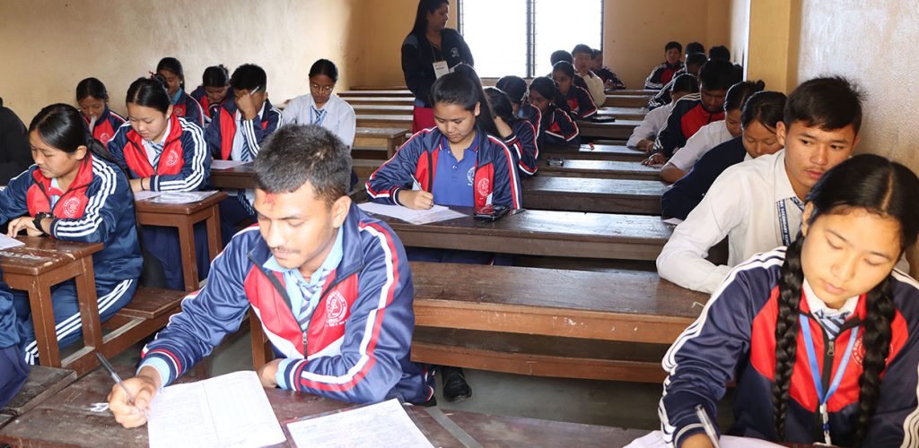 एसईईको शुरुको दिनबाटै थालियो उत्तरपुस्तिका परीक्षण एसईईको शुरुको दिनबाटै थालियो उत्तरपुस्तिका परीक्षण