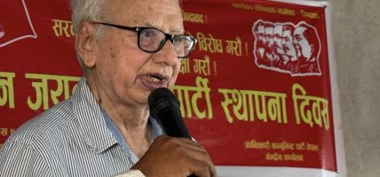 युद्ध हाम्रो टाउकोमाथि मडारिइरहेको छ, त्यसलाई रोक्न क्रान्तिकारी शक्तिलाई बलियो बनाउनुपर्छ : सीपी गजुरेल