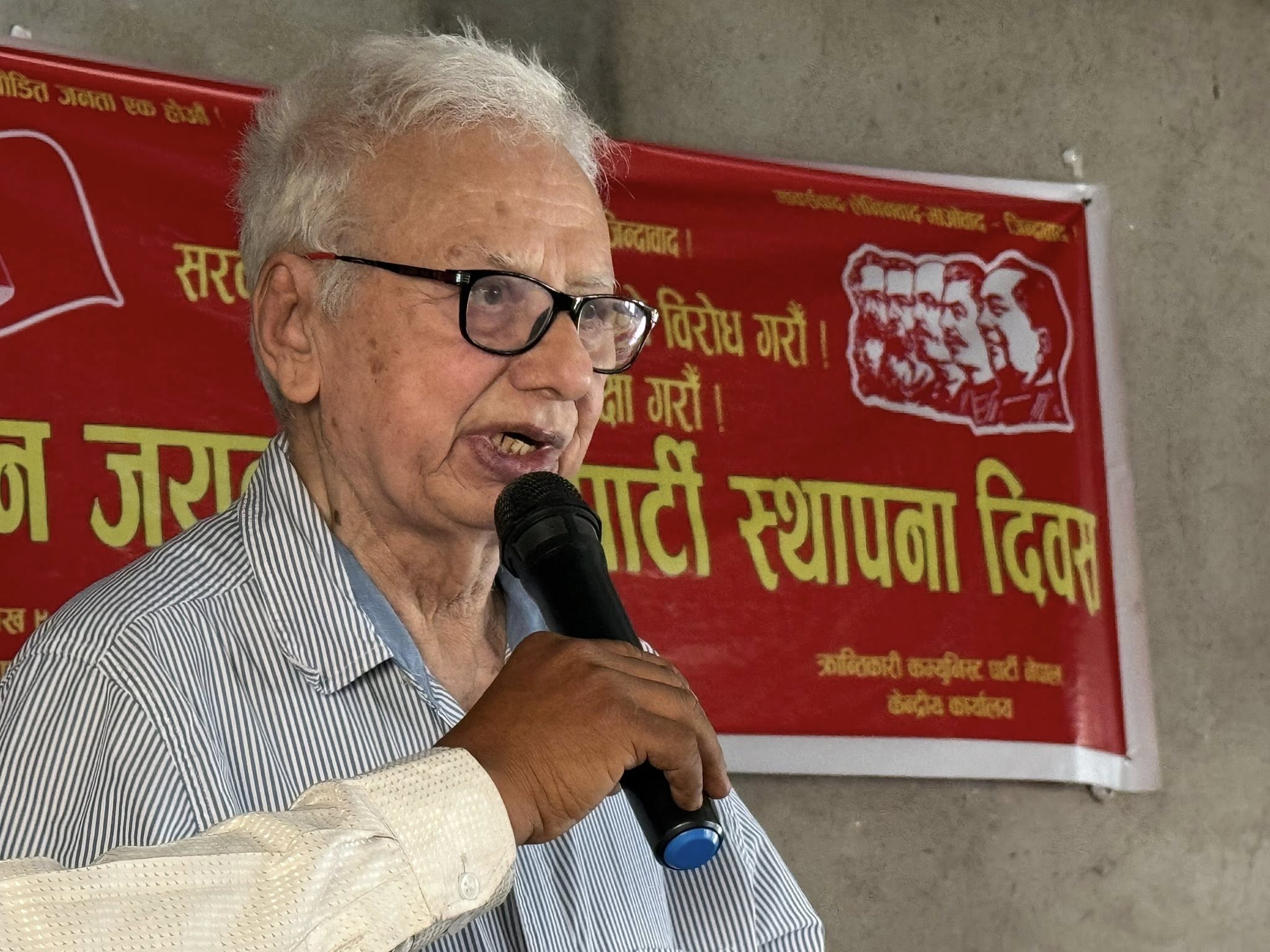 युद्ध हाम्रो टाउकोमाथि मडारिइरहेको छ, त्यसलाई रोक्न क्रान्तिकारी शक्तिलाई बलियो बनाउनुपर्छ : सीपी गजुरेल