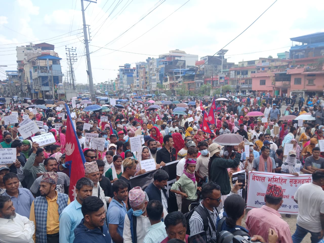 बुटवलमा हजारौँ भूमिहीन सुकुम्बासी र अव्यवस्थित बसोबासीहरूको विरोध प्रदर्शन
