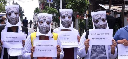 चिकित्सक आन्दोलनमा, ३६ घण्टे ड्युटी अन्त्य गर्न माग