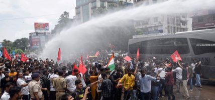 दिल्लीका १६ स्टेशन बन्दपछि कक्रोच पार्टीको कडा प्रतिक्रिया दिल्लीका १६ स्टेशन बन्दपछि कक्रोच पार्टीको कडा प्रतिक्रिया