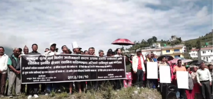 नागढुङ्गा सुरुङमार्ग प्रभावित स्थानीय जनताले आफ्ना माग राखेर शान्तिपूर्ण विरोध प्रदर्शन
