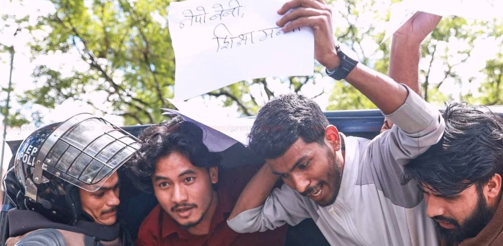 शिक्षामन्त्री पोखरेल विरुद्ध त्रिविमा प्रदर्शन शिक्षामन्त्री पोखरेल विरुद्ध त्रिविमा प्रदर्शन
