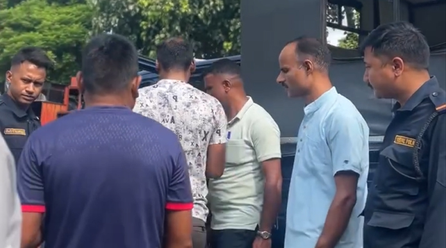 अनुमतिबिनै नेपालभित्र पसेर नेपाली नागरिक पक्राउ गर्न खोज्ने दुई भारतीय प्रहरी नियन्त्रणमा अनुमतिबिनै नेपालभित्र पसेर नेपाली नागरिक पक्राउ गर्न खोज्ने दुई भारतीय प्रहरी नियन्त्रणमा