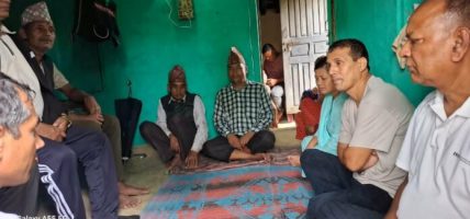 प्रवक्ता सुदर्शनद्वारा भोटेकोसी बाढीमा परी बेपत्ता परिवार भेटघाट