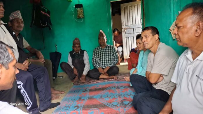 प्रवक्ता सुदर्शनद्वारा भोटेकोसी बाढीमा परी बेपत्ता परिवार भेटघाट